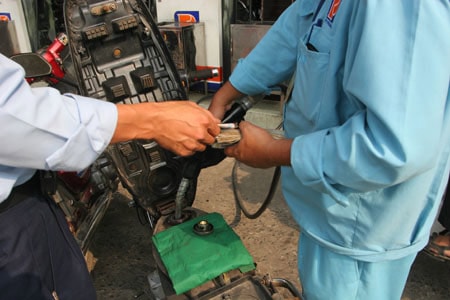 Tổng kiểm tra chất lượng xăng dầu sau nghi án xăng pha