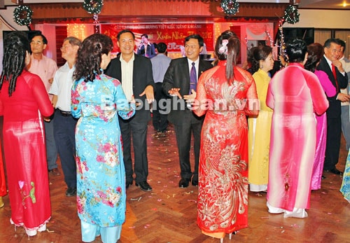 Việt kiều tại Lào gặp mặt đầu xuân