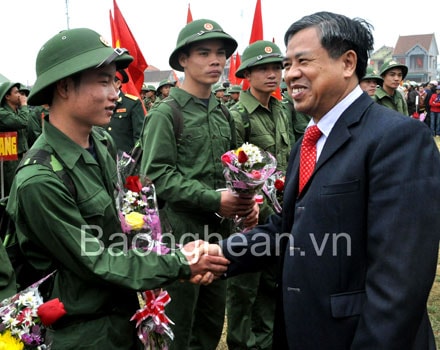Yên Thành: 290 thanh niên lên đường nhập ngũ