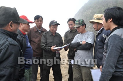 Khảo sát vị trí cắm mốc biên giới tại cửa khẩu phụ Tam Hợp (Tương Dương)