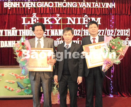 Bệnh viện Giao thông Vận tải Vinh: Kỷ niệm Ngày Thầy thuốc Việt Nam và đón nhận danh hiệu Thầy thuốc Ưu tú