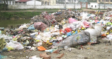 Rác tấn công kênh Hạnh Phúc ( Hưng Nguyên)