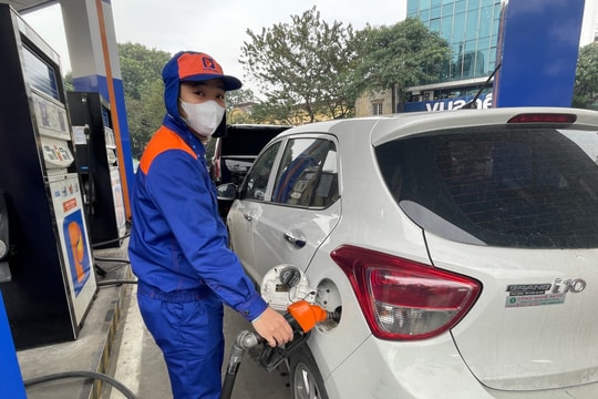 Giá xăng dầu hôm nay 25/10/2024: Trong nước và thế giới cùng giảm
