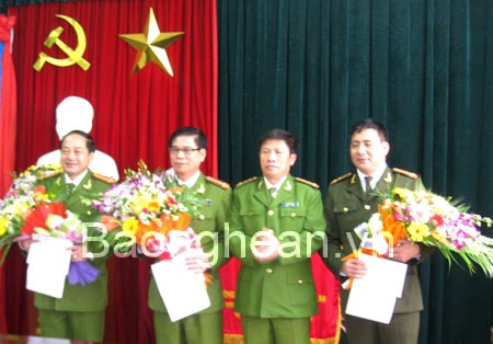 Công an Nghệ An khen thưởng 3 đơn vị phá chuyên án 312M bắt ổ nhóm sản xuất ma túy đá