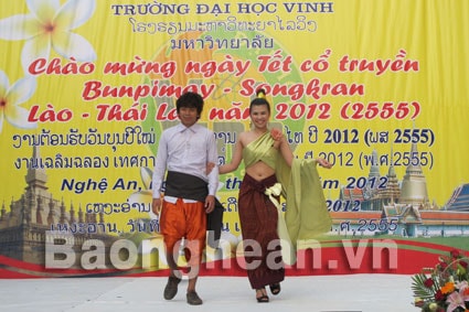 Trường ĐH Vinh tổ chức Tết cổ truyền cho sinh viên Lào, Thái Lan