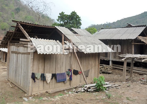 Khắc phục thiệt hại lốc xoáy ở Mường Típ