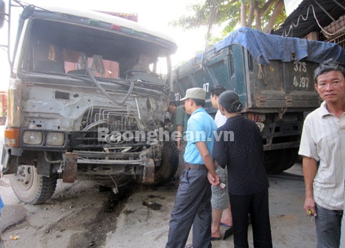 Container gây tai nạn, ba ô tô hư hỏng