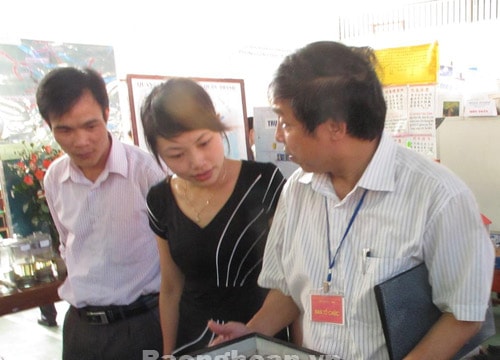 Chung kết hội thi Đồ dùng dạy học tự làm cấp THCS năm học 2011-2012