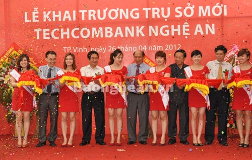 Techcombank Nghệ An khai trương trụ sở mới
