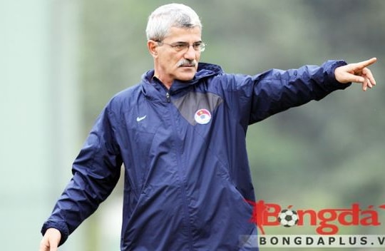 HLV Calisto bỏ rơi Pacos de Ferreira, V-League háo hức