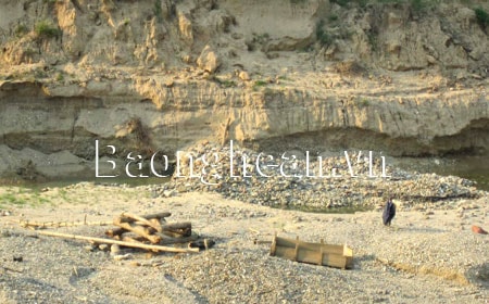 Ngăn chặn triệt để nạn khai thác vàng trái phép dọc sông Nậm Mộ (Kỳ Sơn)