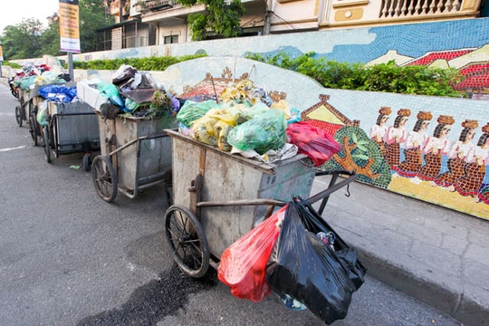 Những “vết thương” trên con đường gốm sứ