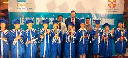 Trao Chứng chỉ Anh ngữ Quốc tế của Đại học Cambridge