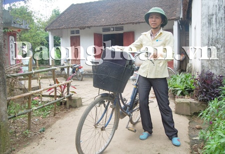 Cô gái tật nguyền 20 năm làm bưu tá