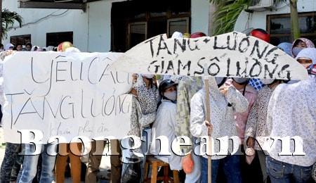 Công nhân Công ty TNHH Matrix (KCN Bắc Vinh) tiếp tục đình công