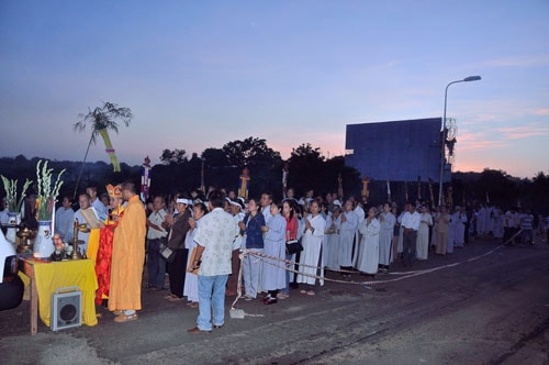 Lễ cầu siêu các nạn nhân vụ lật xe thảm khốc trên sông Sêrêpốk