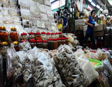 Tổ yến, nấm linh chi, nhân sâm bán như mớ rau