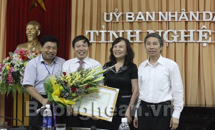 Thứ trưởng Bộ GD&ĐT Nguyễn Thị Nghĩa kiểm tra công tác chuẩn bị thi ở Nghệ An