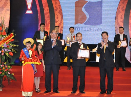 Hai lần nhận giải thưởng Sao Khuê