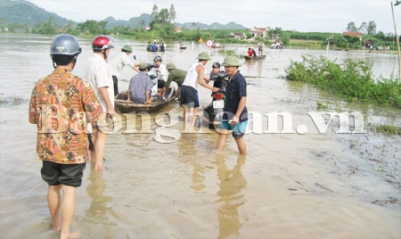 Đẩy nhanh xây dựng đường giao thông đến trung tâm các xã khó khăn