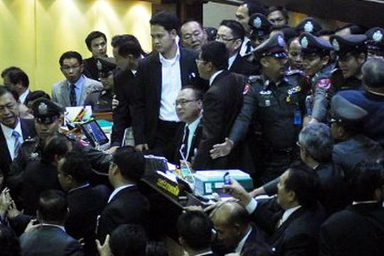 Quốc hội Thái Lan hỗn loạn vì luật hòa giải