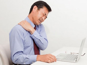 Nguy cơ bị thoát vị đĩa đệm đốt sống cổ ở nhân viên văn phòng