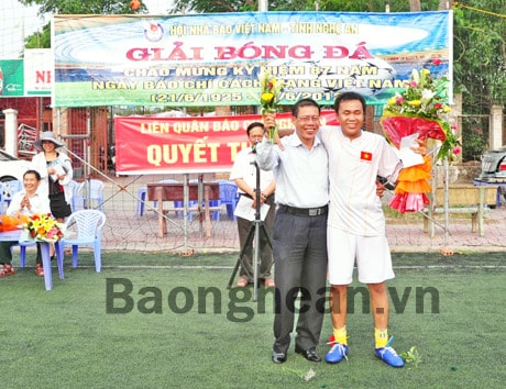 Bế mạc giải bóng đá các cơ quan báo chí Nghệ An