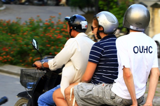 Người nước ngoài vi phạm giao thông Việt Nam, xử lý sao?