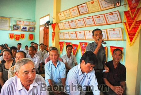 Đồng chí Đinh Thị Lệ Thanh tiếp xúc cử tri xã Nghĩa Hòa (TX Thái Hòa)