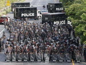 50.000 người thuộc phe áo đỏ chuẩn bị tuần hành