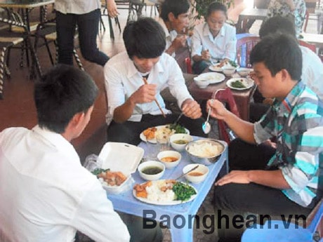 Ấm lòng suất cơm miễn phí