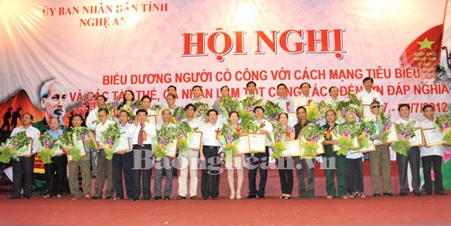 Biểu dương tập thể , cá nhân làm tốt công tác “đền ơn đáp nghĩa” và người có công tiêu biểu