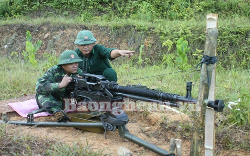 Diễn tập đánh địch xâm nhập biên giới