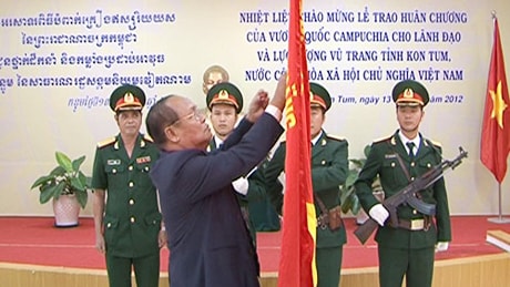 Campuchia trao Huân chương Hữu nghị cho 5 tập thể, cá nhân Việt Nam
