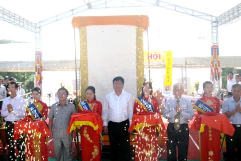 Khánh thành đài tưởng niệm liệt sỹ ngành GTVT tại Ngã ba Đồng Lộc