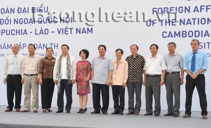 Ủy ban Đối ngoại Quốc hội 3 nước Campuchia – Lào - Việt Nam thăm công ty CP Thực phẩm Sữa TH