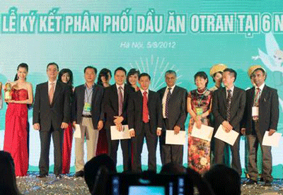 Việt Nam lần đầu tiên xuất khẩu dầu ăn ra thị trường quốc tế