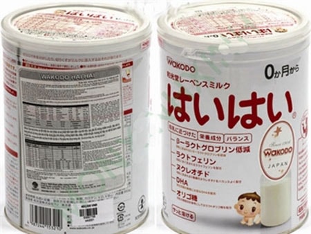 Kiểm tra hàm lượng iốt hai loại sữa nhập từ Nhật Bản