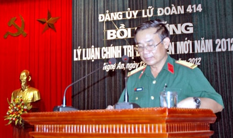 Lữ đoàn 414 bồi dưỡng lý luận cho đảng viên mới năm 2012