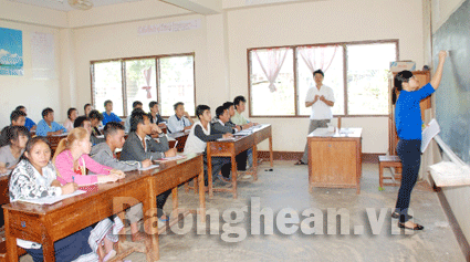 Gieo chữ Việt trên đất bạn  Xiêng Khoảng