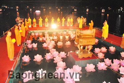 Lễ hội Hoa Đăng cầu quốc thái, dân an