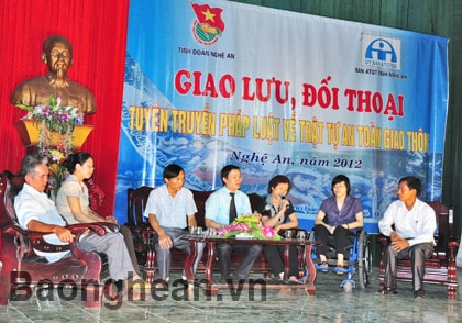 Giao lưu đối thoại tuyên truyền pháp luật về TTATGT