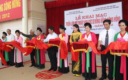 Khai mạc triển lãm Mỹ thuật khu vực đồng bằng sông Hồng