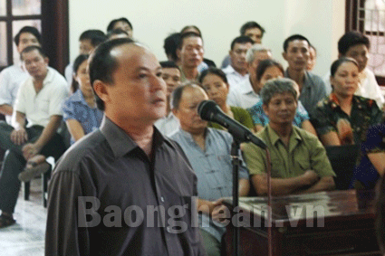 Xét xử nguyên chủ tịch UBND xã Đông Hiếu