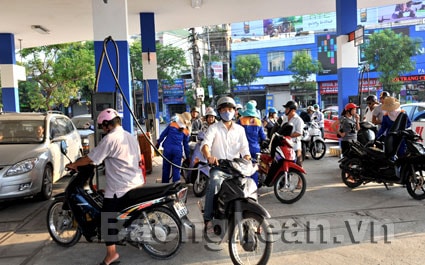Nhiều cửa hàng xăng dầu “găm hàng” chờ tăng giá ?