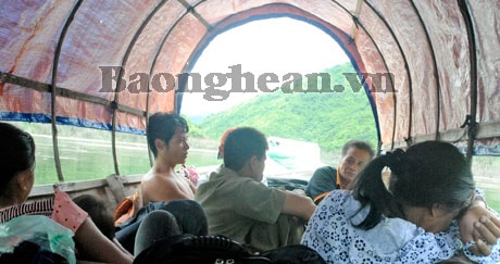 Chấn chỉnh vi phạm an toàn giao thông đường thủy dọc lòng hồ Thủy điện Bản Vẽ