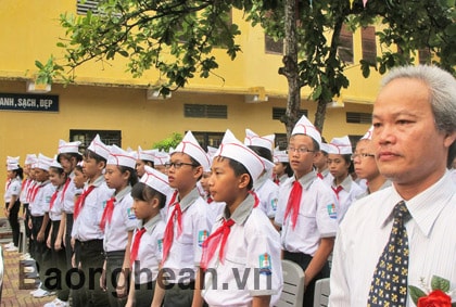 Trường THCS Quang Trung đón nhận danh hiệu Trường chuẩn quốc gia