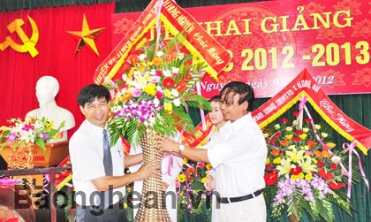 Trường THPT Lê Hồng Phong tưng bừng vào năm học mới