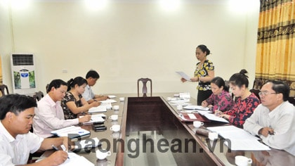 Đồng chí Đinh Thị Lệ Thanh làm việc với Thường trực HĐND huyện Thanh Chương