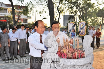 Ban Thường vụ Tỉnh ủy dâng hương, dâng hoa tưởng niệm các anh hùng liệt sỹ Xô viết Nghệ Tĩnh 1930-1931